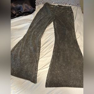 NWT unicorn tribe mineral wash dream flare legging size 2x ( color is army )